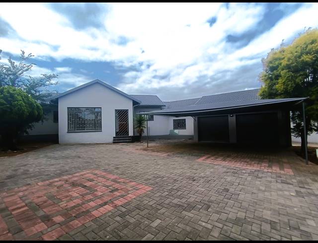 4 BEDROOM HOUSE FOR SALE IN ROSHNEE